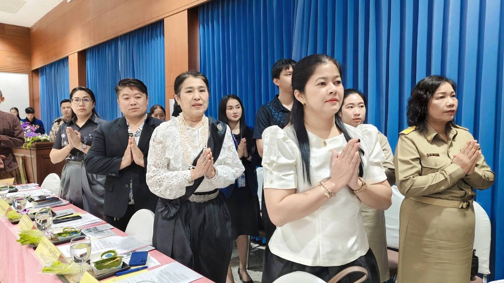 title - ปฏิรูปที่ดินจังหวัดเพชรบุรี ร่วมประชุมคณะกรมการจังหวัดเพชรบุรี ครั้งที่ 12/2568 เพื่อเป็นการสรุปผลงานในรอบปี พร้อมวางรากฐานในการทำงานในปี 2569 ที่เน้นทั้งการรักษาวัฒนธรรมประเพณี และการบริหารราชการด้วยความซื่อสัตย์สุจริต เพื่อพัฒนาจังหวัดเพชรบุรี อย่างยั่งยืน